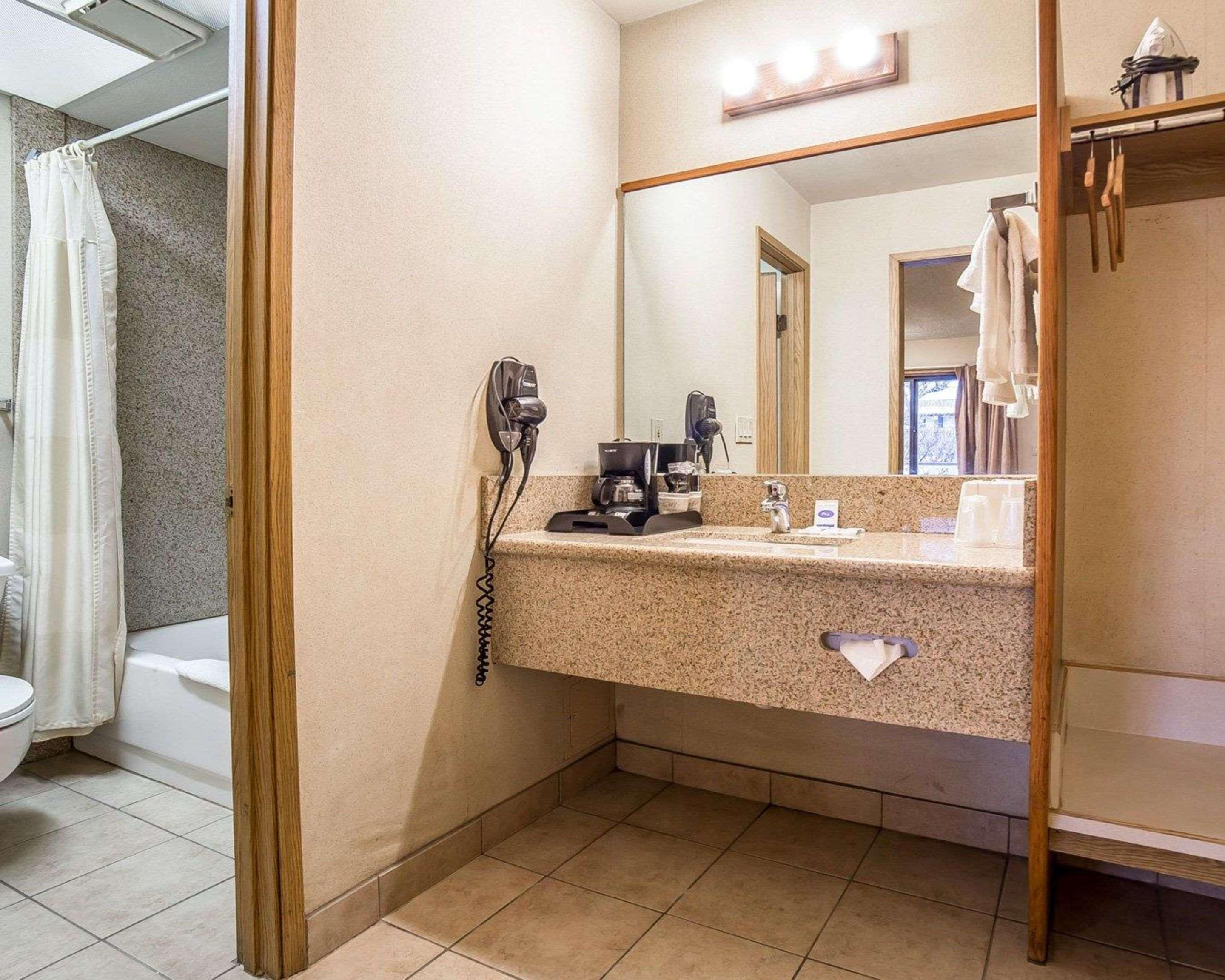 בייקר סיטי Rodeway Inn מראה חיצוני תמונה