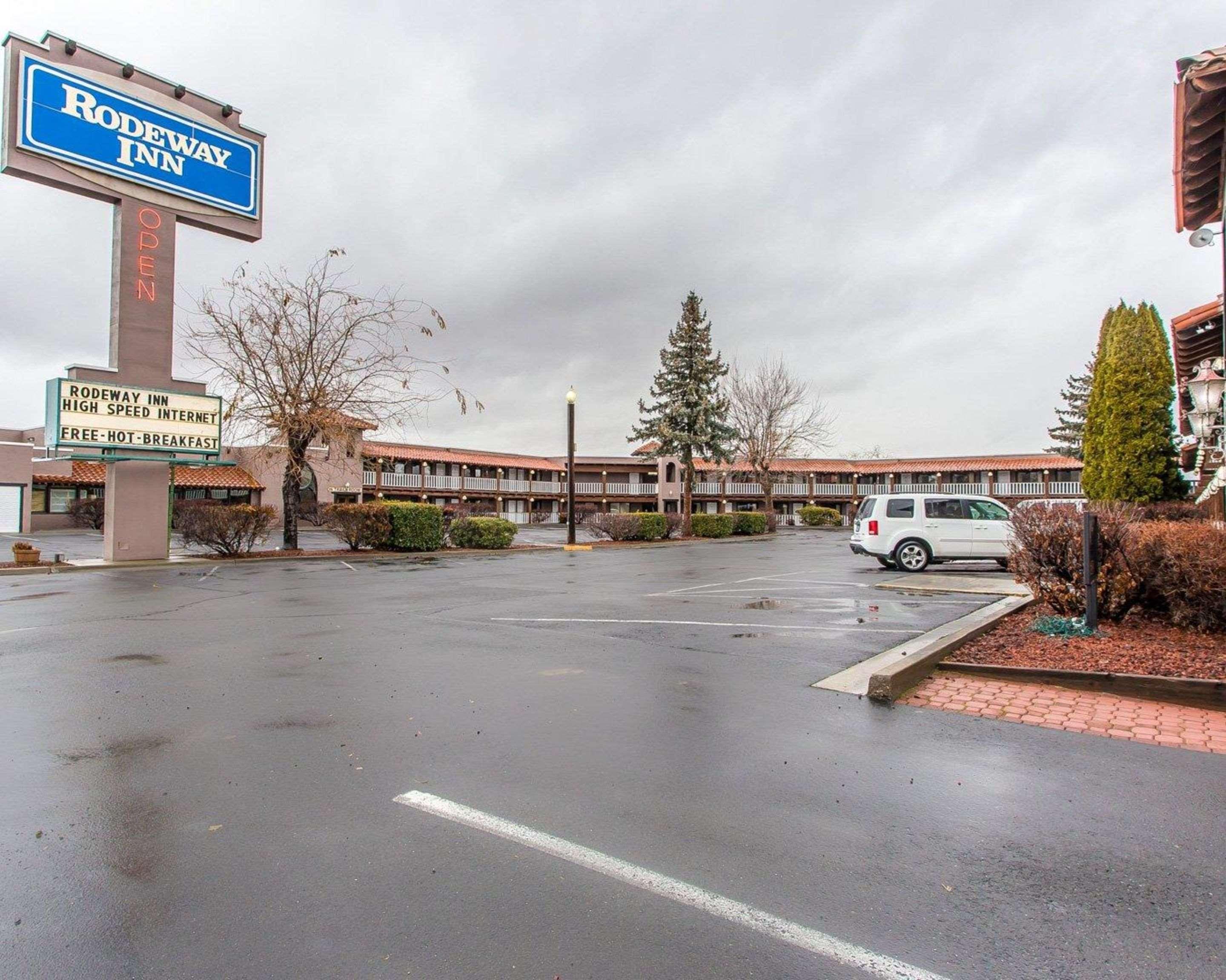 בייקר סיטי Rodeway Inn מראה חיצוני תמונה