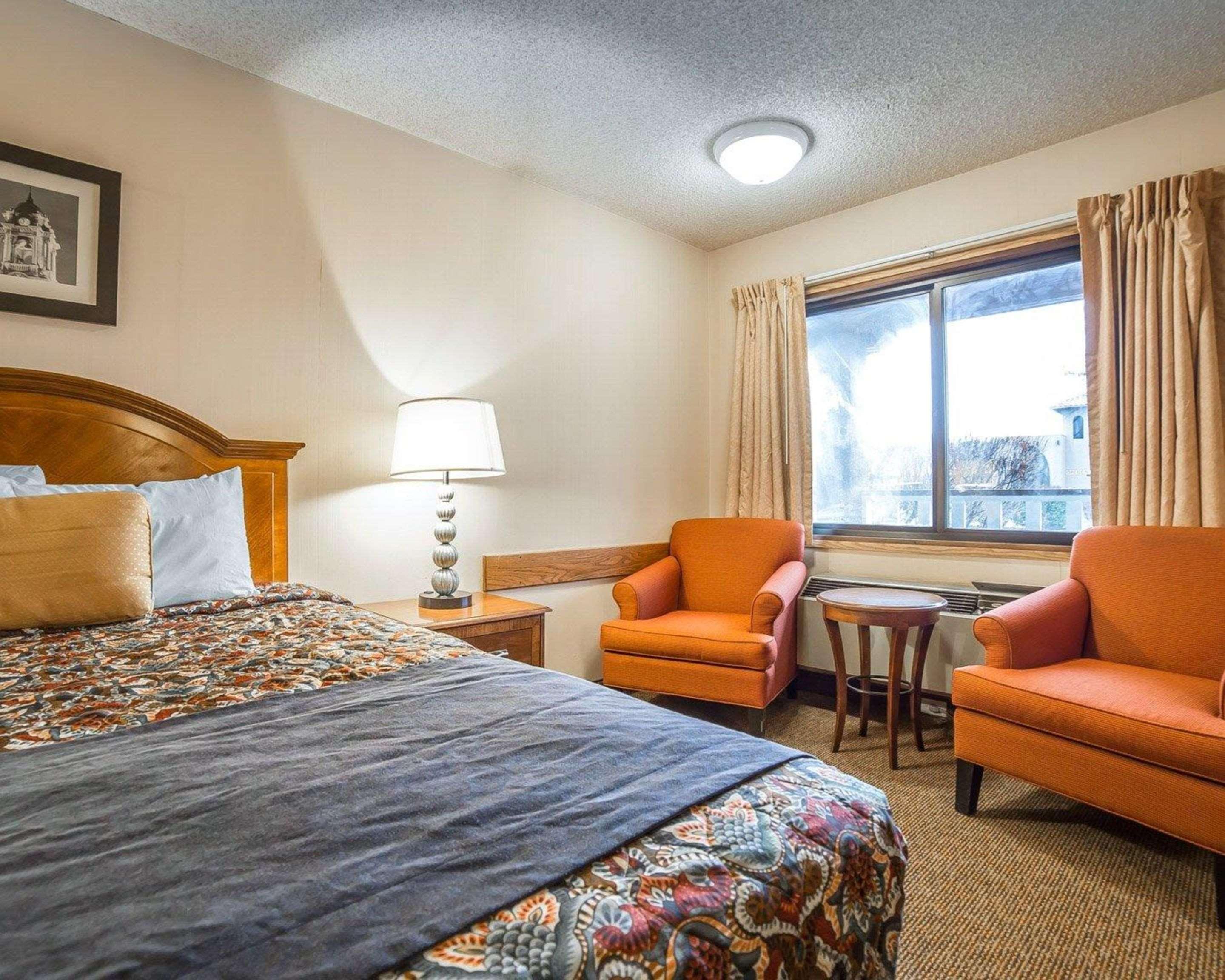 בייקר סיטי Rodeway Inn מראה חיצוני תמונה