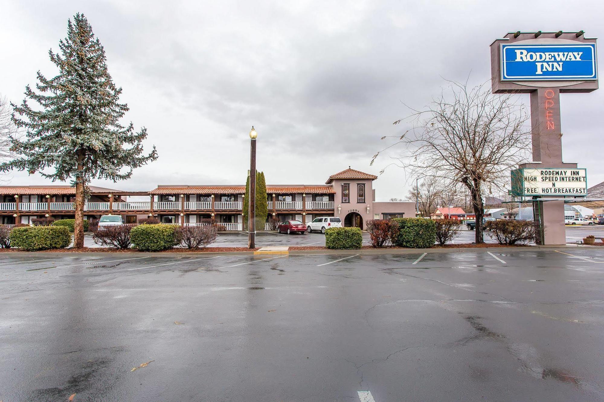 בייקר סיטי Rodeway Inn מראה חיצוני תמונה