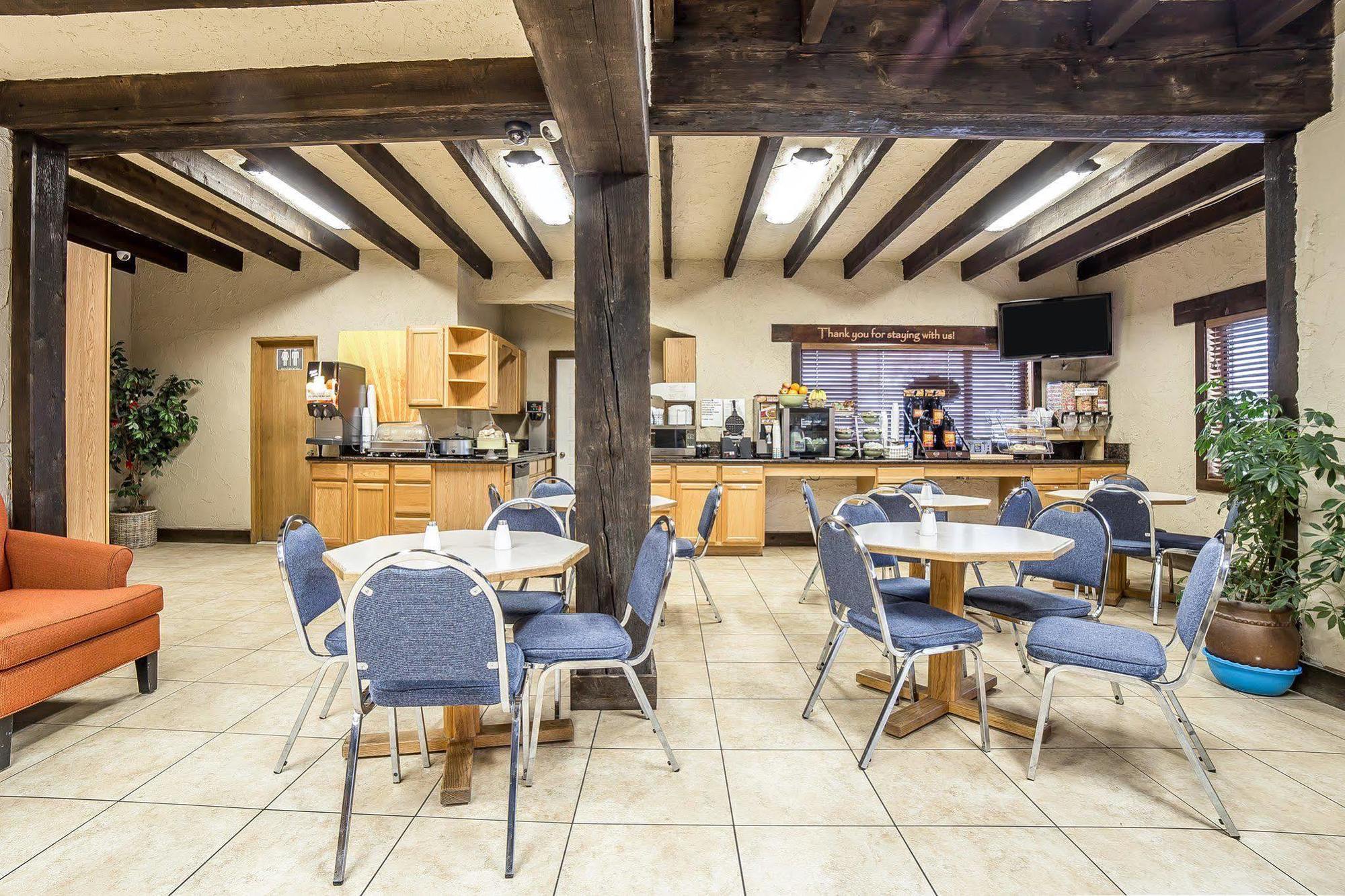 בייקר סיטי Rodeway Inn מראה חיצוני תמונה